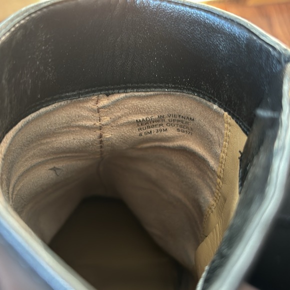 Black leather round-toe ankle height Michael Kors boots (size 8.5M) - Picture 5 of 5